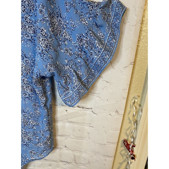 Max Studio Women Size Medium Top Blouse floral Short Sleeve Blue Button - Picture 3 of 5